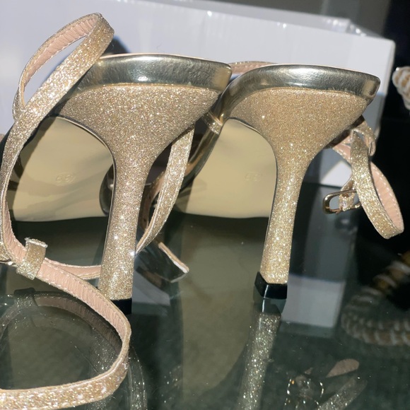 Elegant Gold Strappy Women's Sandals - Picture 4 of 5